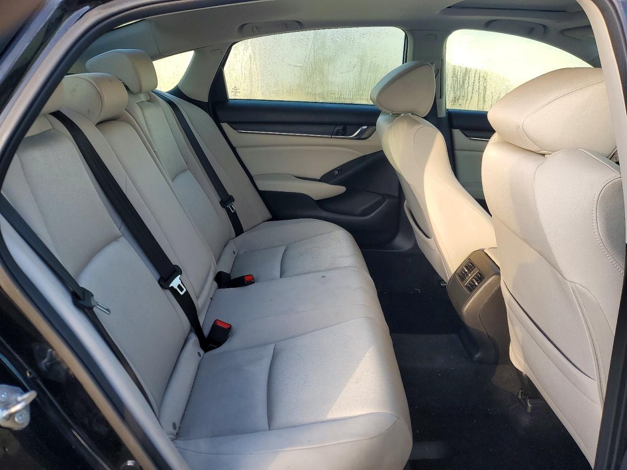 2018 HONDA ACCORD EX photo 10