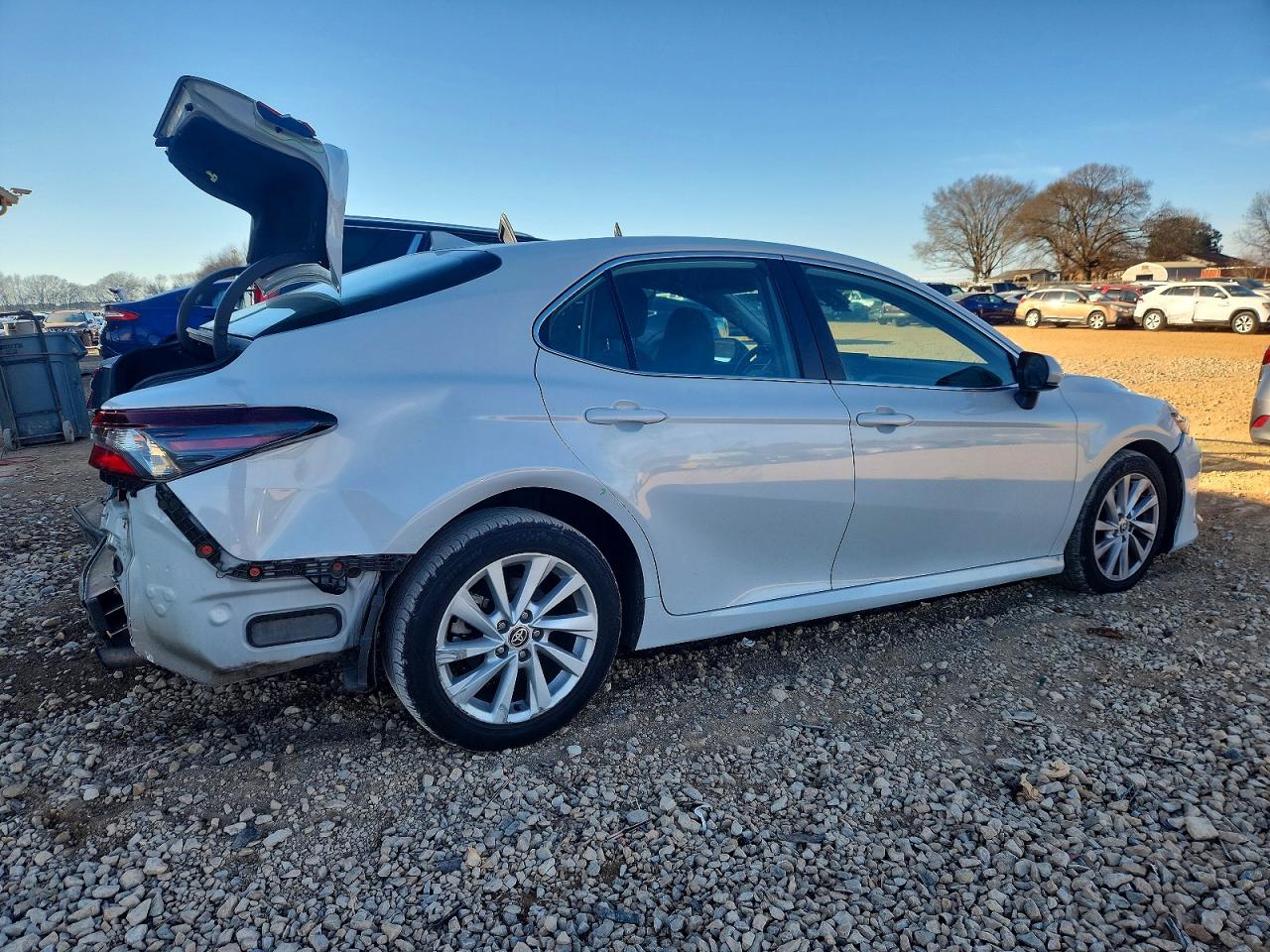 2023 TOYOTA CAMRY LE photo 5