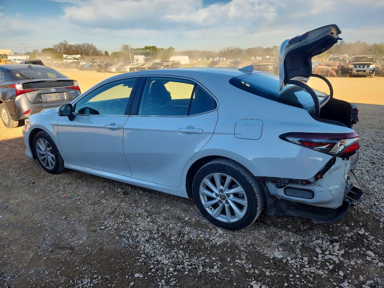 2023 TOYOTA CAMRY LE photo 3