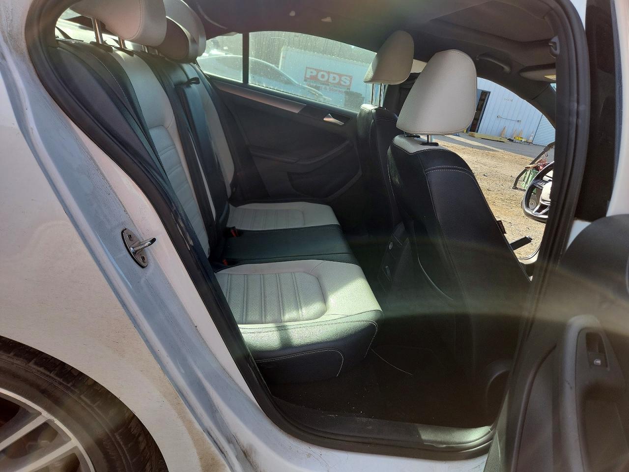 2016 VOLKSWAGEN JETTA SPORT photo 28