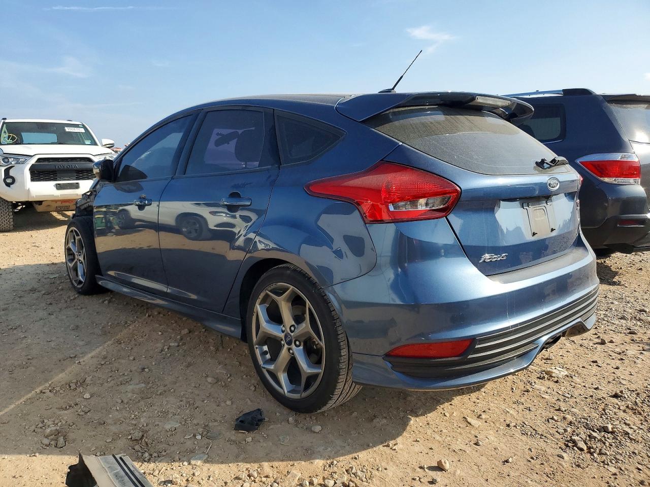 2018 FORD FOCUS ST photo 2