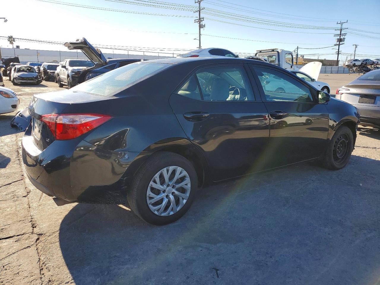 2018 TOYOTA COROLLA L photo 3