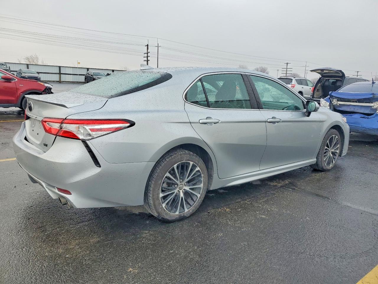 2020 TOYOTA CAMRY SE photo 3