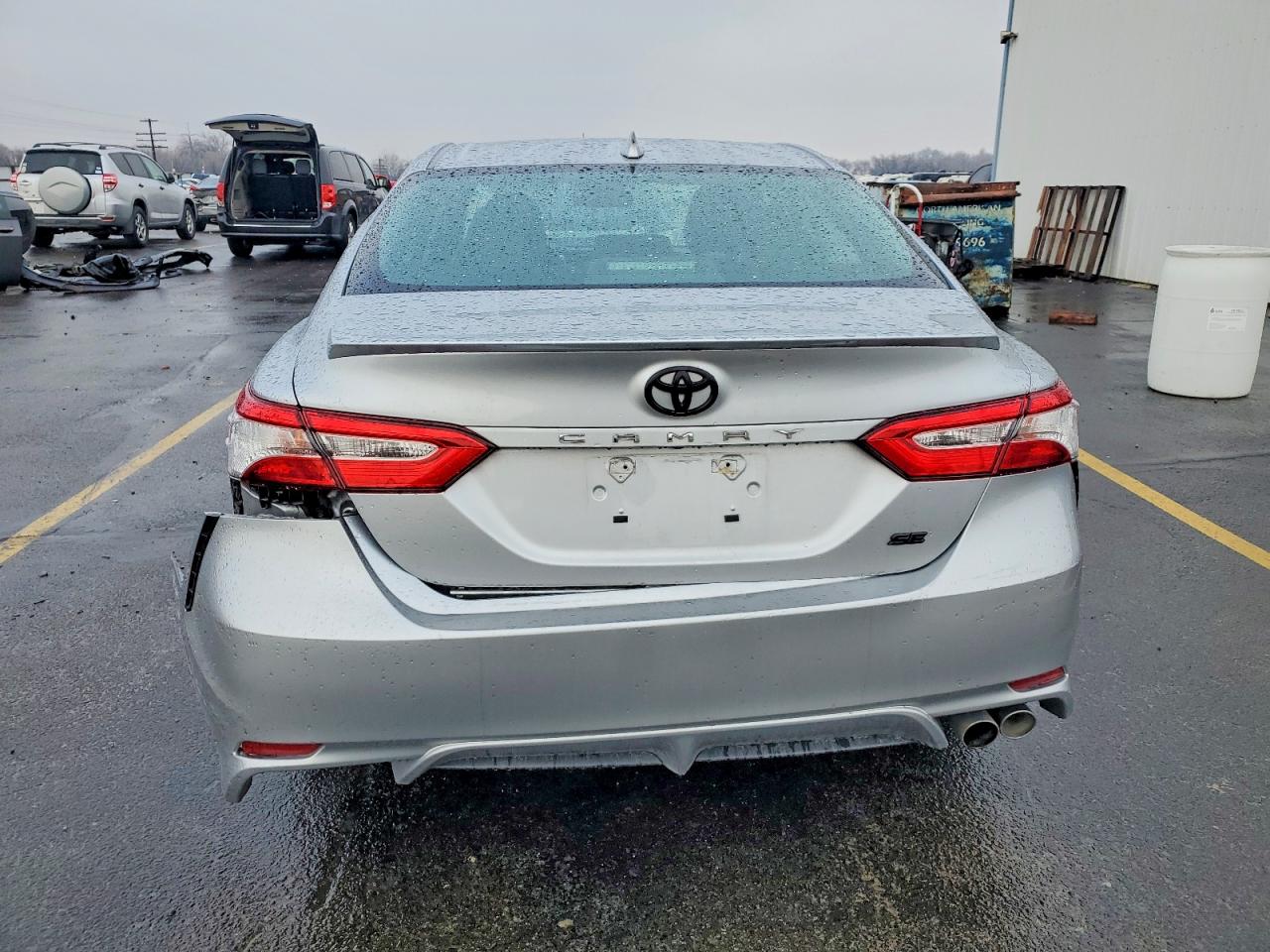 2020 TOYOTA CAMRY SE photo 6