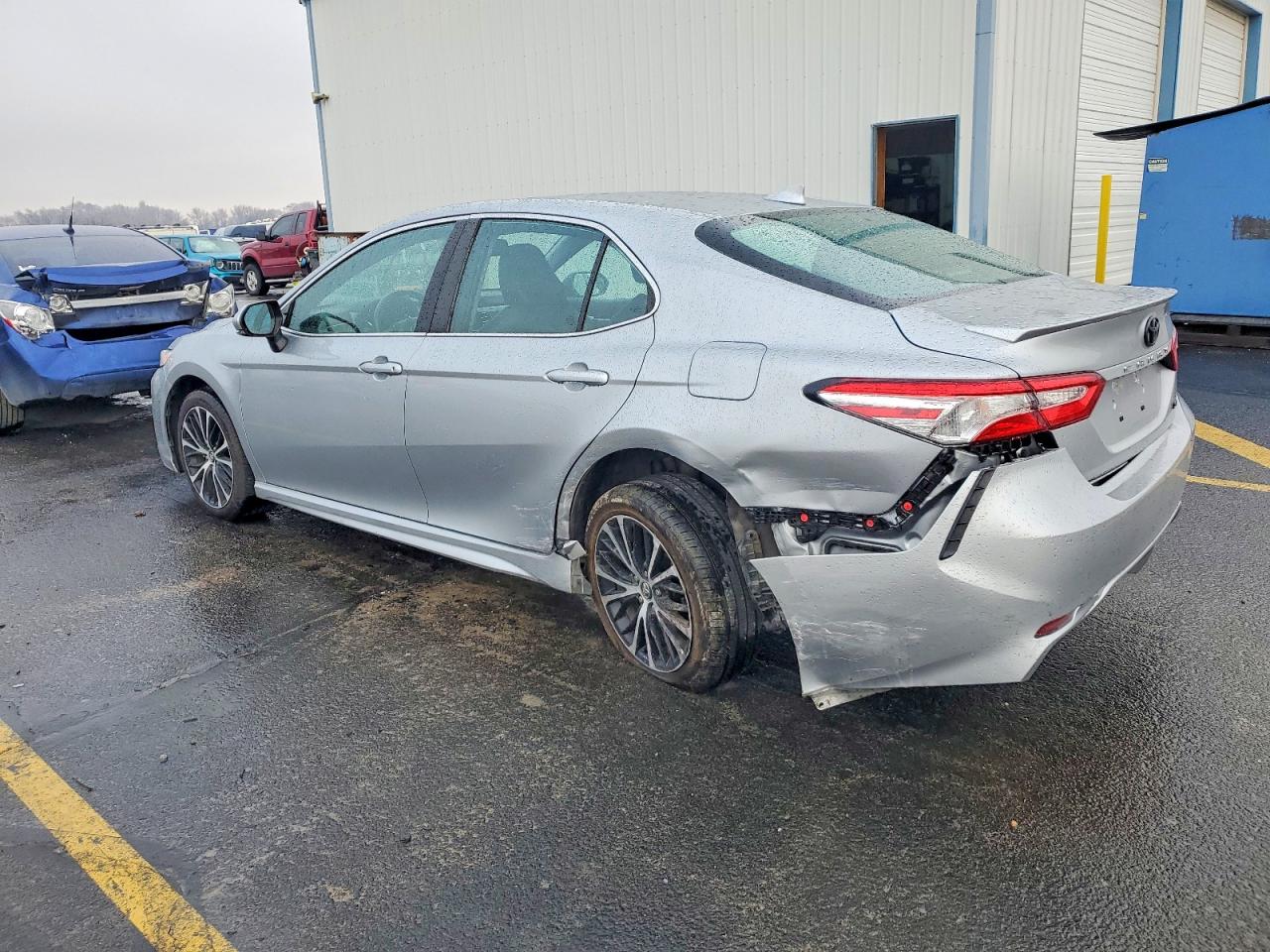 2020 TOYOTA CAMRY SE photo 2