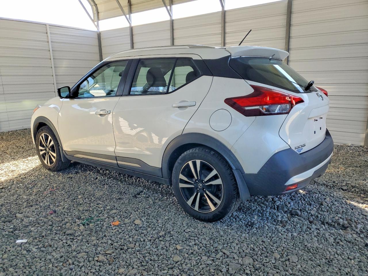 2018 NISSAN KICKS S photo 2