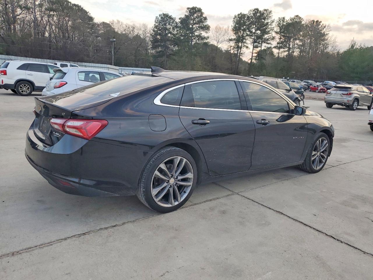 2022 CHEVROLET MALIBU LT photo 3