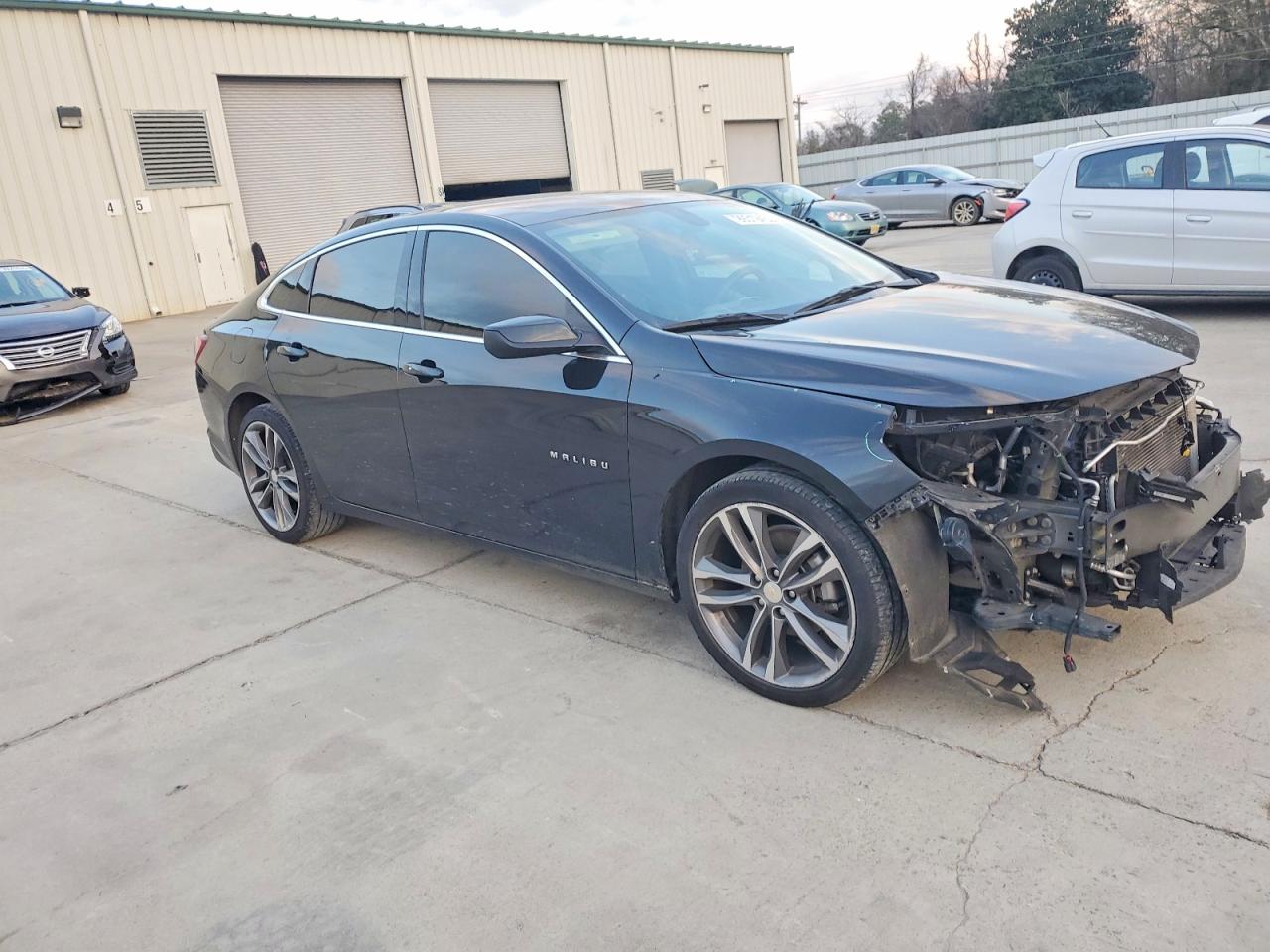 2022 CHEVROLET MALIBU LT photo 4