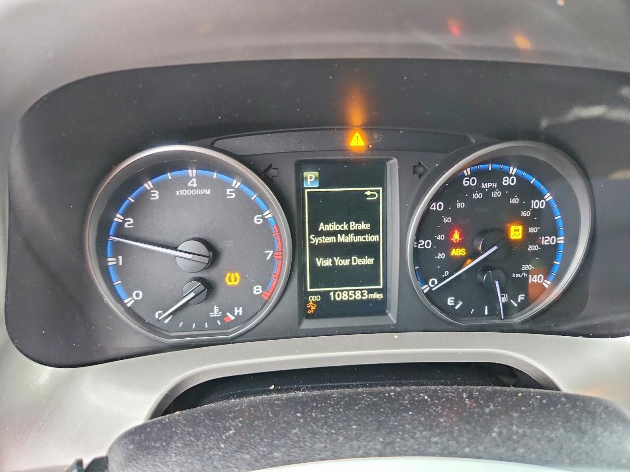 2018 TOYOTA RAV4 LE photo 9