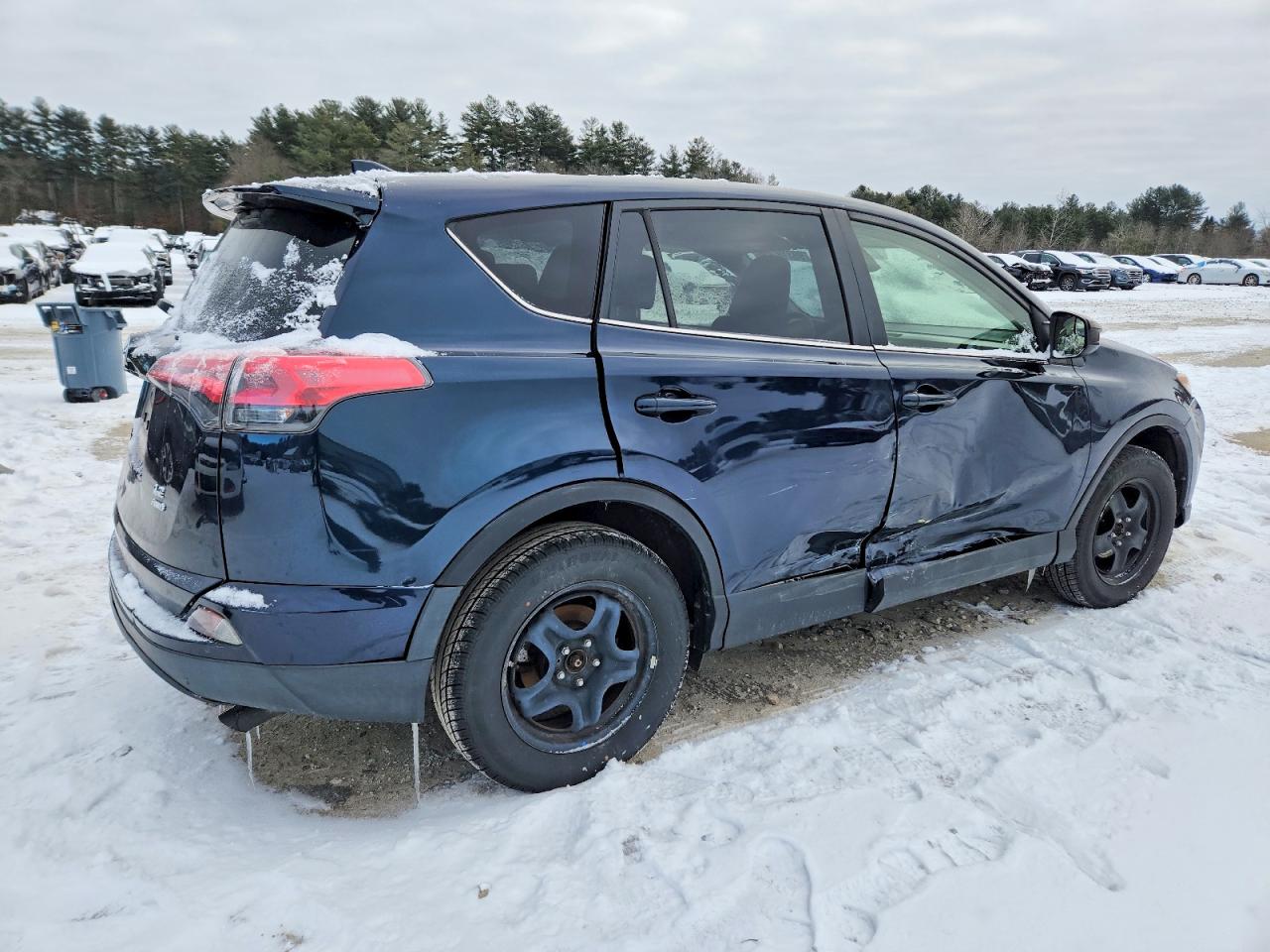 2018 TOYOTA RAV4 LE photo 3