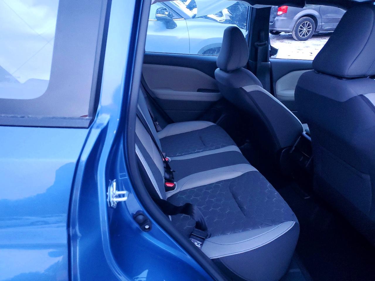 2025 SUBARU FORESTER photo 11