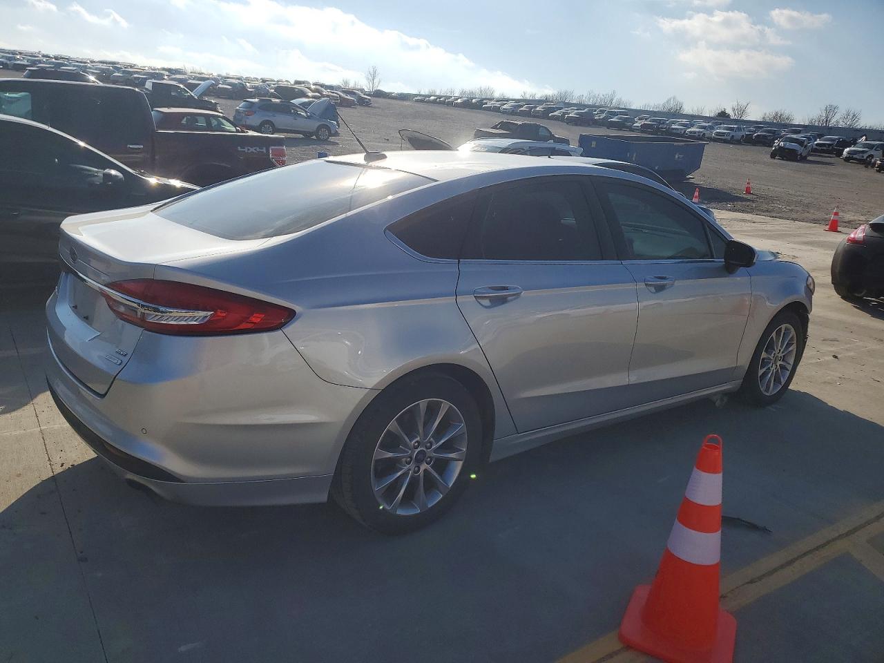 2017 FORD FUSION SE photo 3