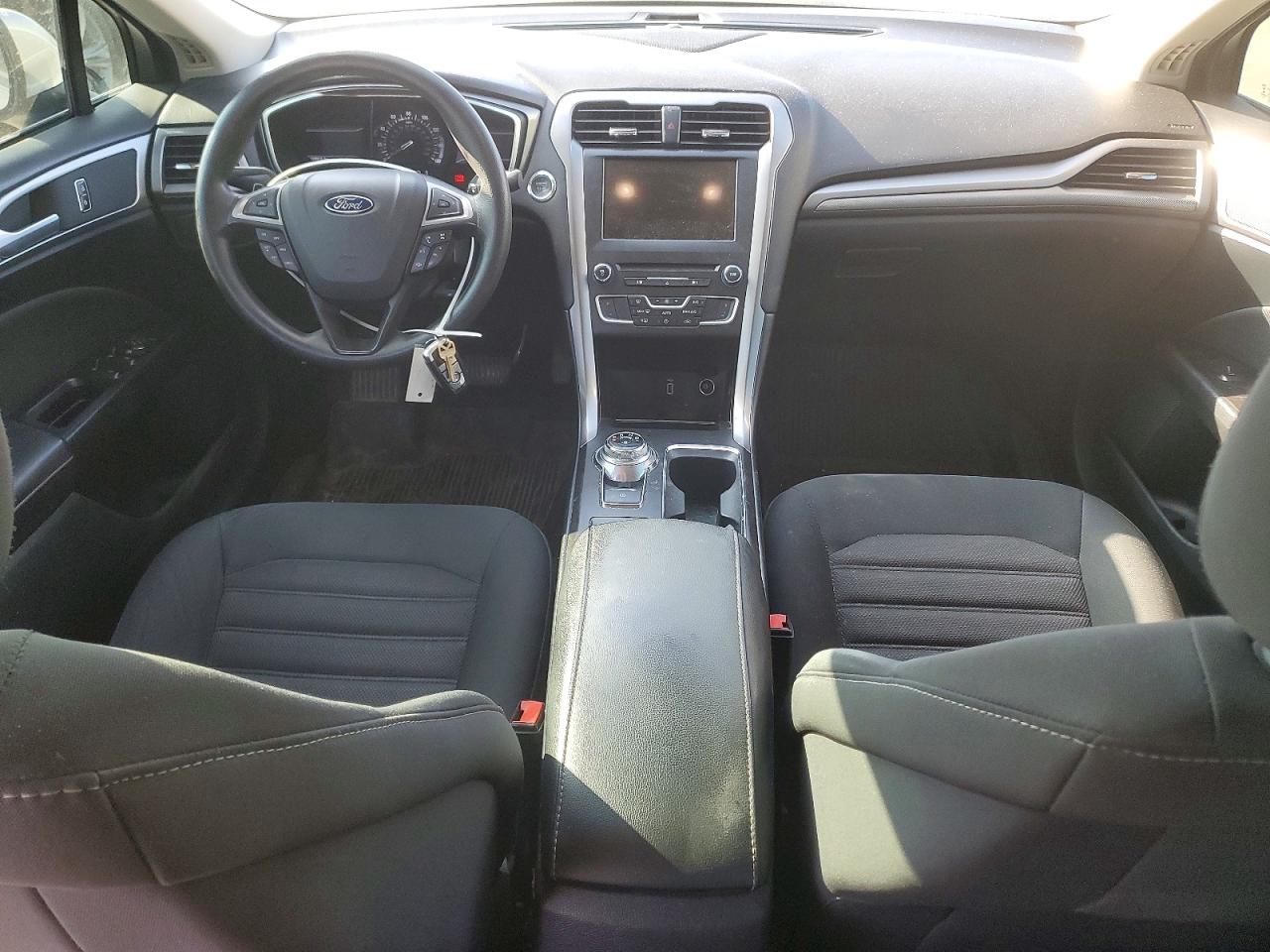 2017 FORD FUSION SE photo 8