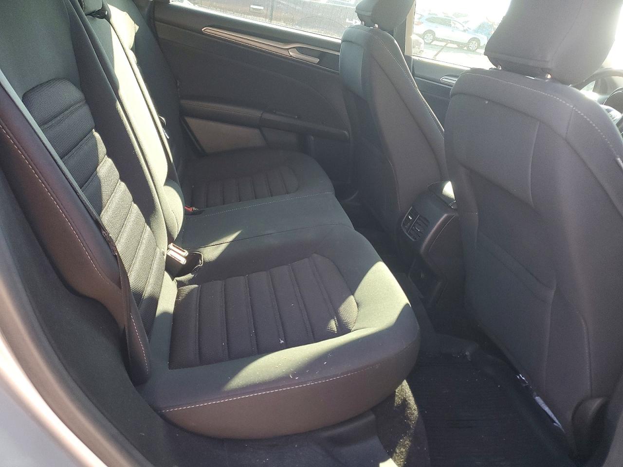 2017 FORD FUSION SE photo 10