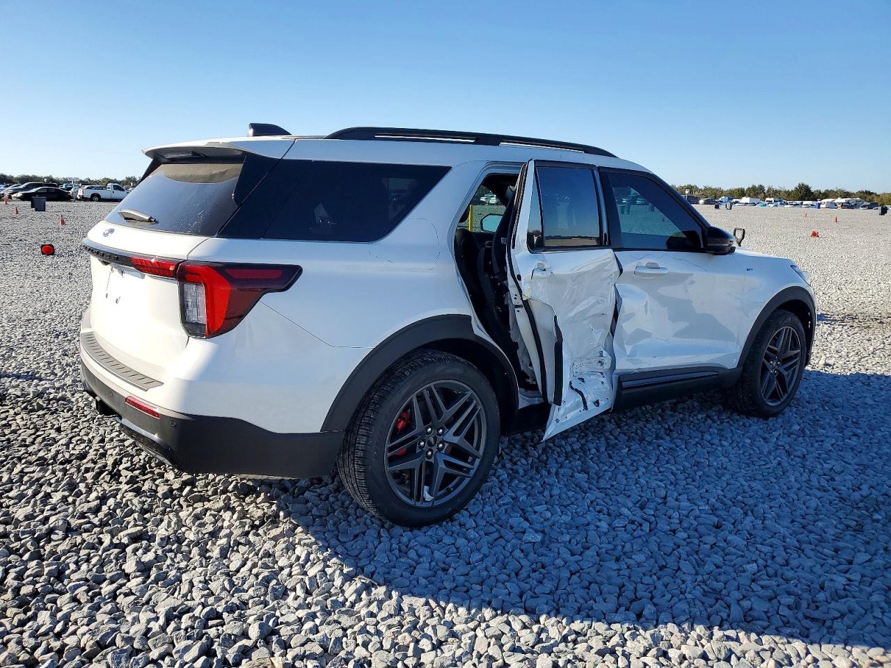 2025 FORD EXPLORER ST-LINE photo 3