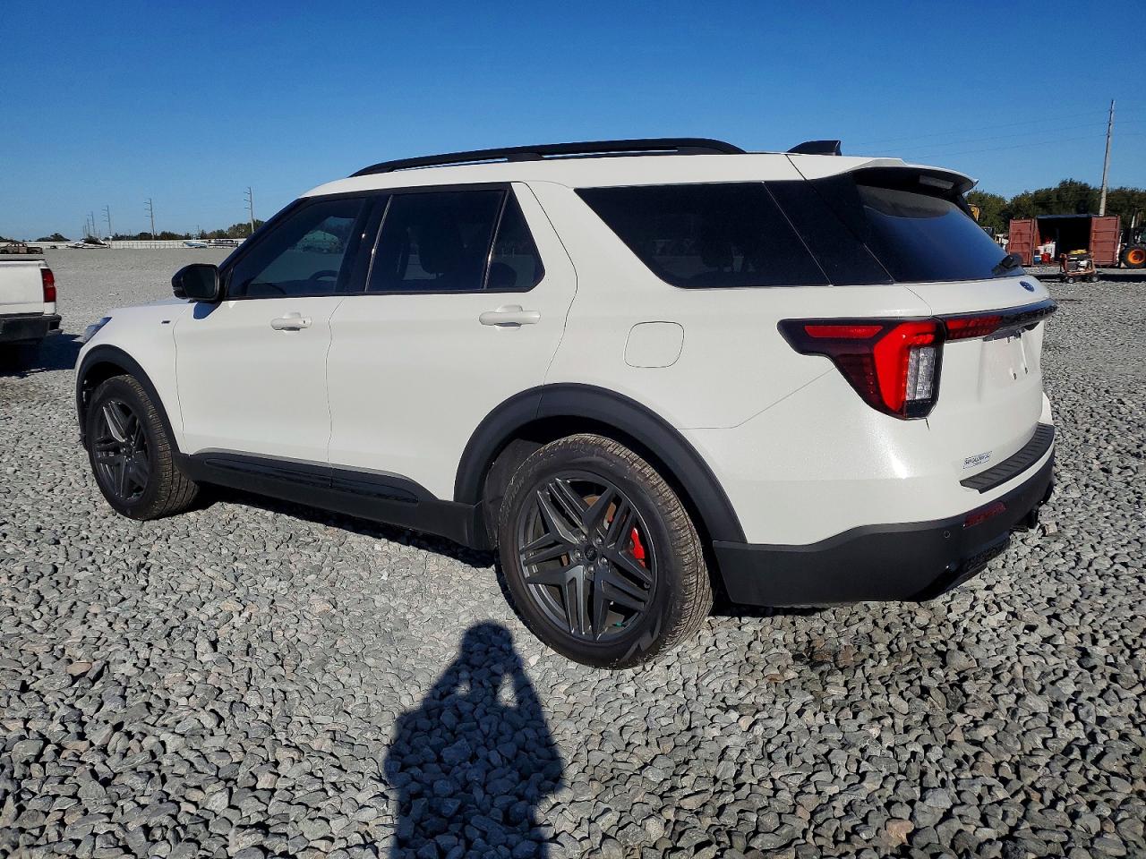 2025 FORD EXPLORER ST-LINE photo 2