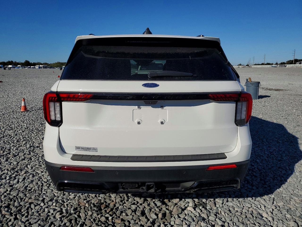 2025 FORD EXPLORER ST-LINE photo 6