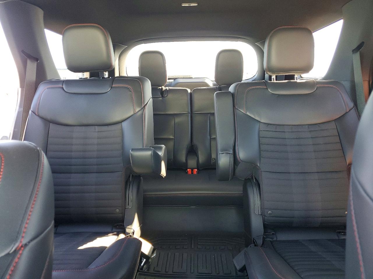 2025 FORD EXPLORER ST-LINE photo 10