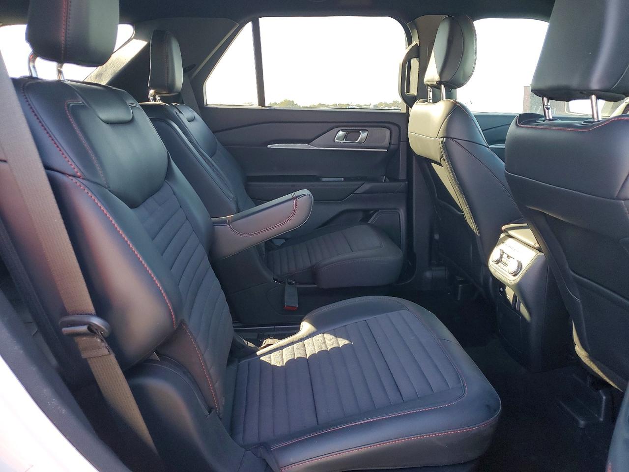 2025 FORD EXPLORER ST-LINE photo 11