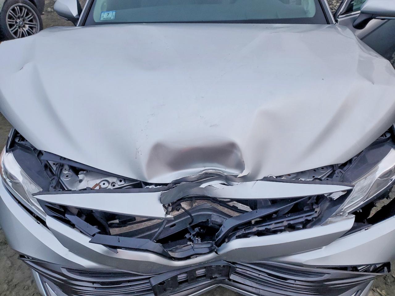 2020 TOYOTA CAMRY XLE photo 21