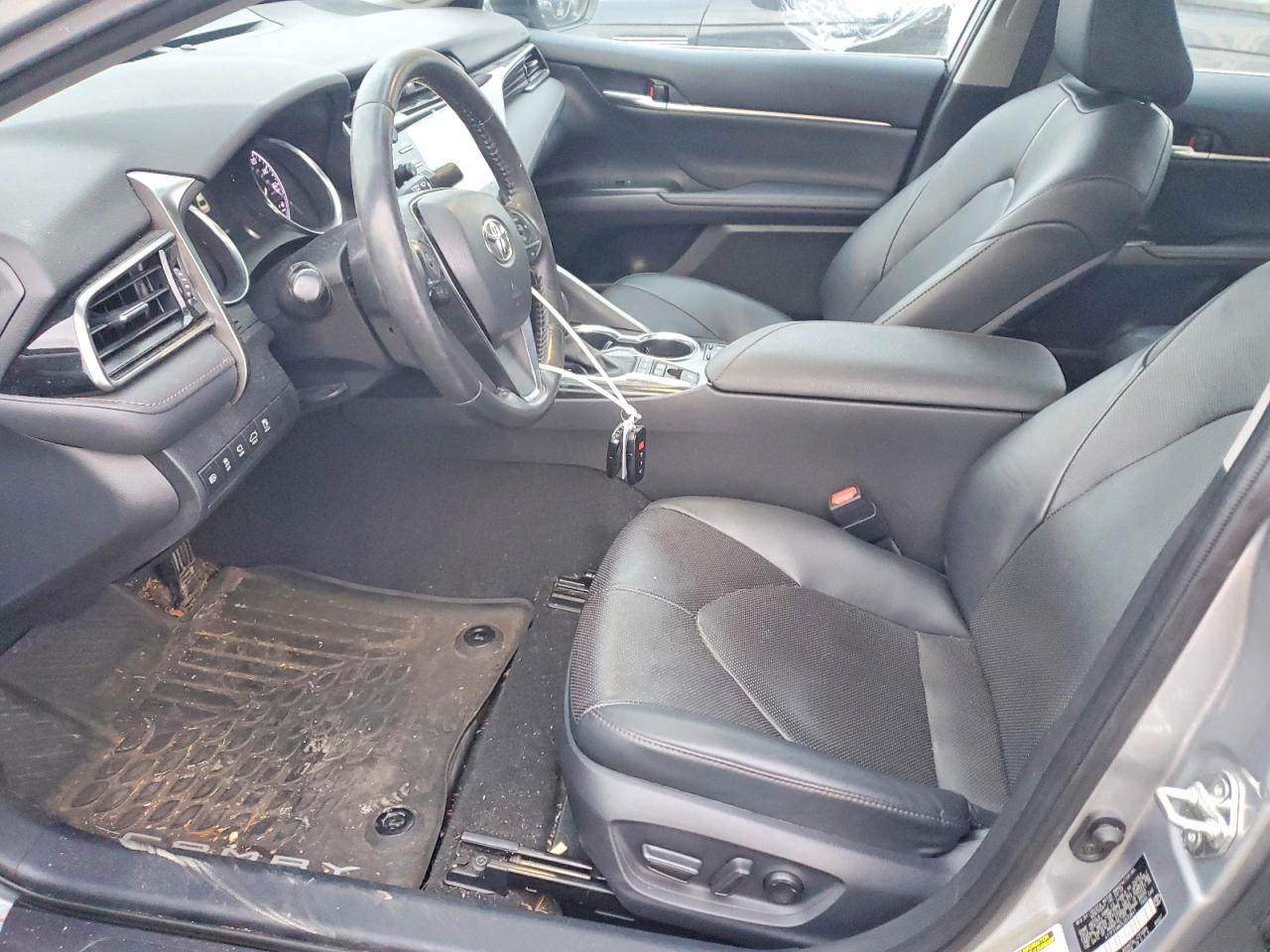 2020 TOYOTA CAMRY XLE photo 13
