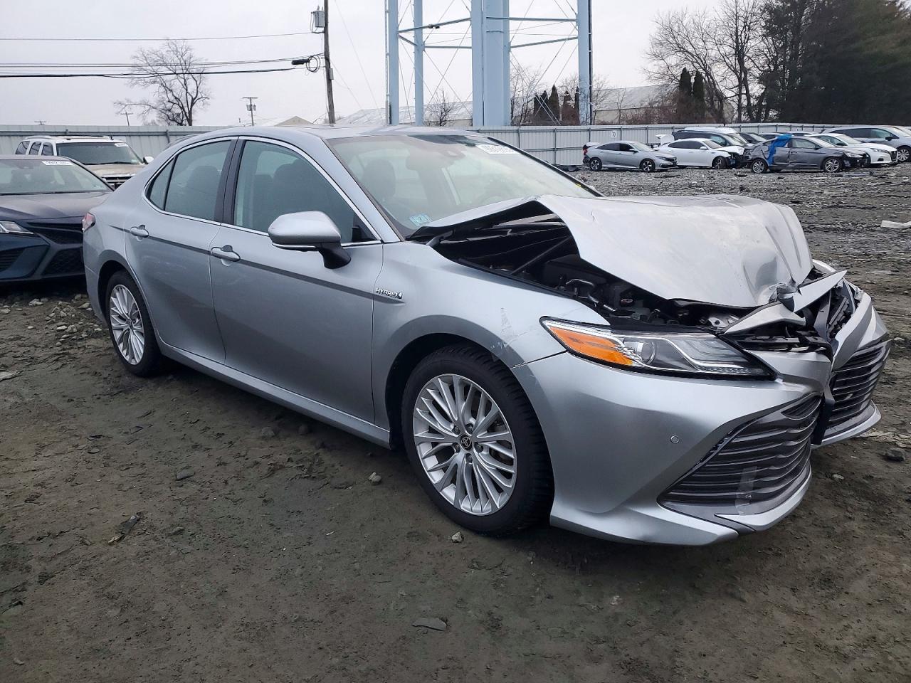 2020 TOYOTA CAMRY XLE photo 7