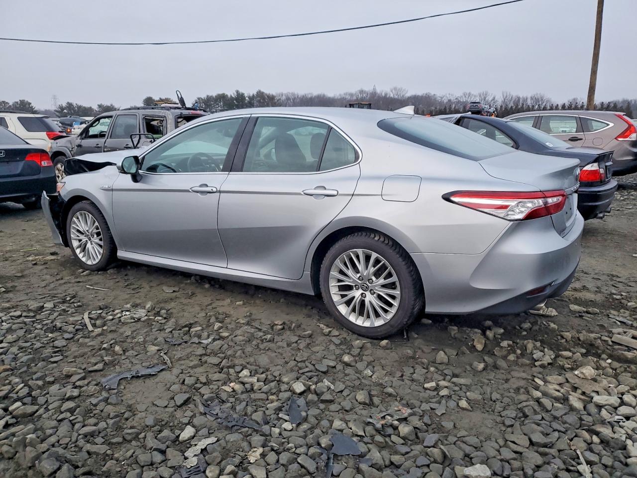 2020 TOYOTA CAMRY XLE photo 3