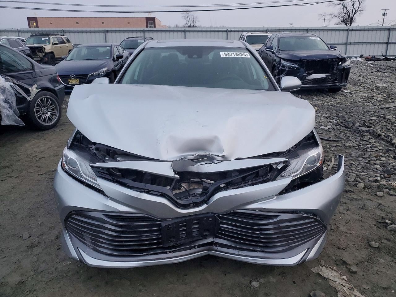 2020 TOYOTA CAMRY XLE photo 9