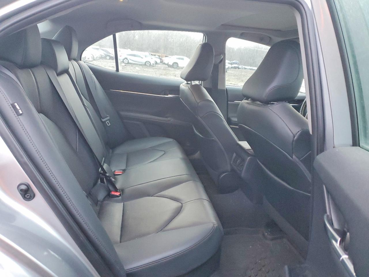 2020 TOYOTA CAMRY XLE photo 19