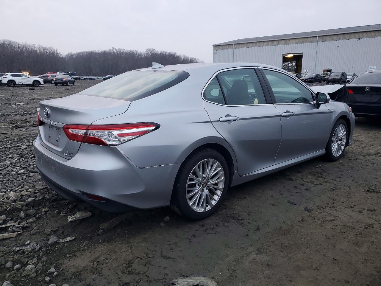 2020 TOYOTA CAMRY XLE photo 5