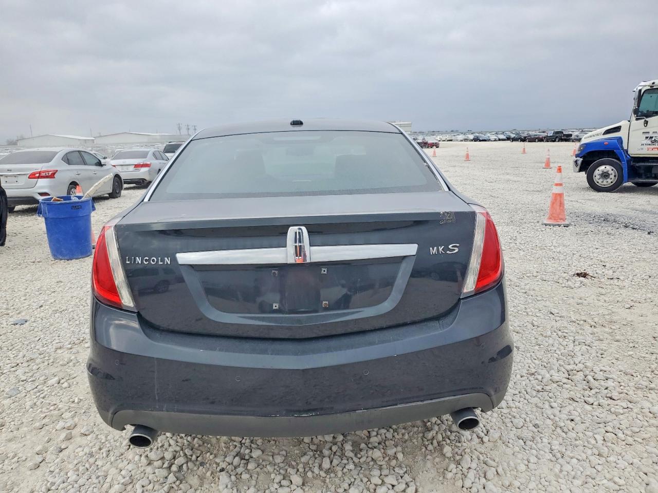 2009 LINCOLN MKS photo 6