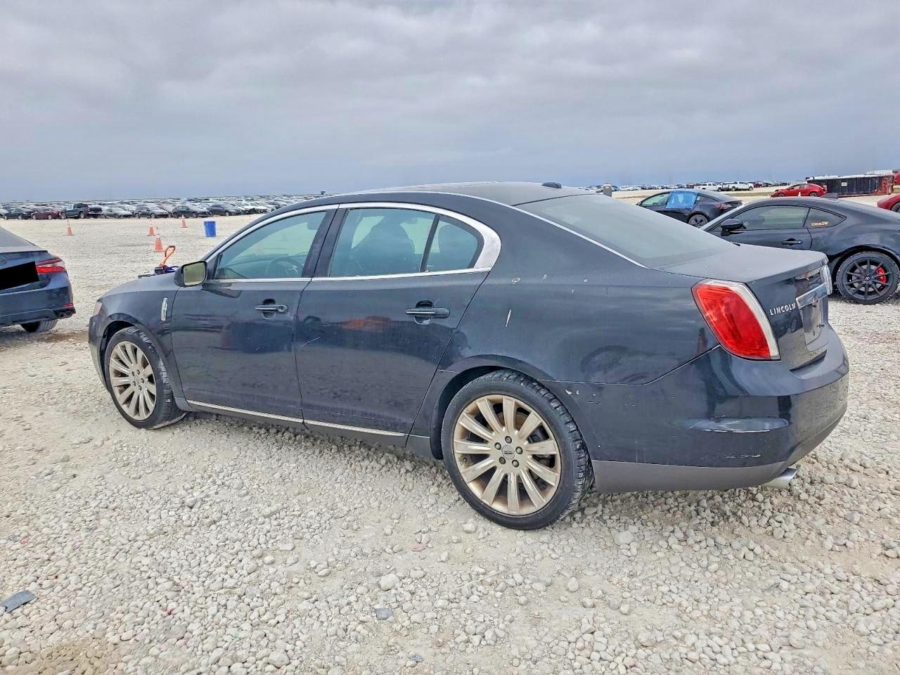 2009 LINCOLN MKS photo 2