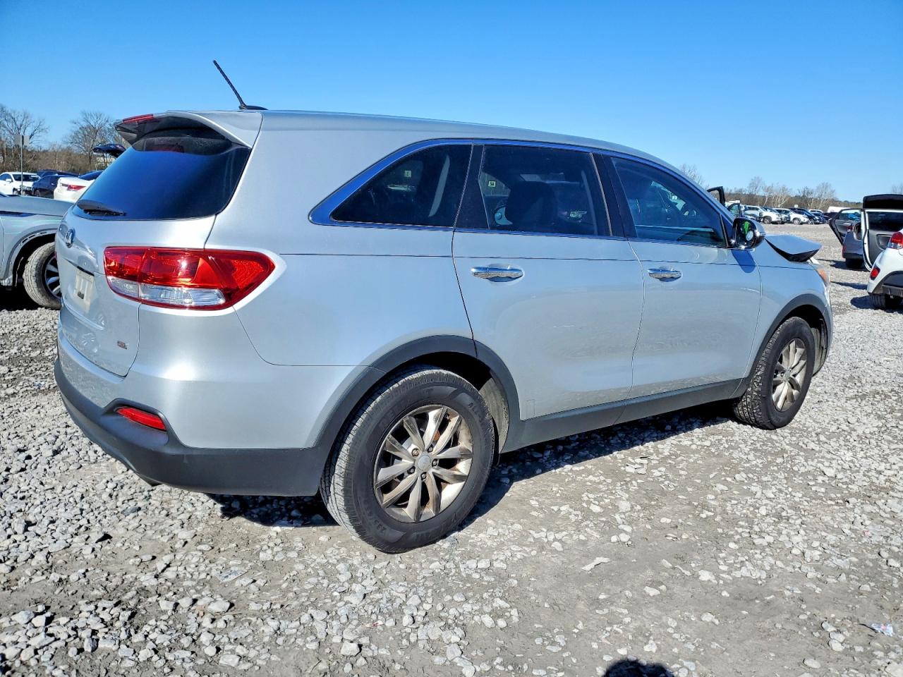 2016 KIA SORENTO LX photo 3