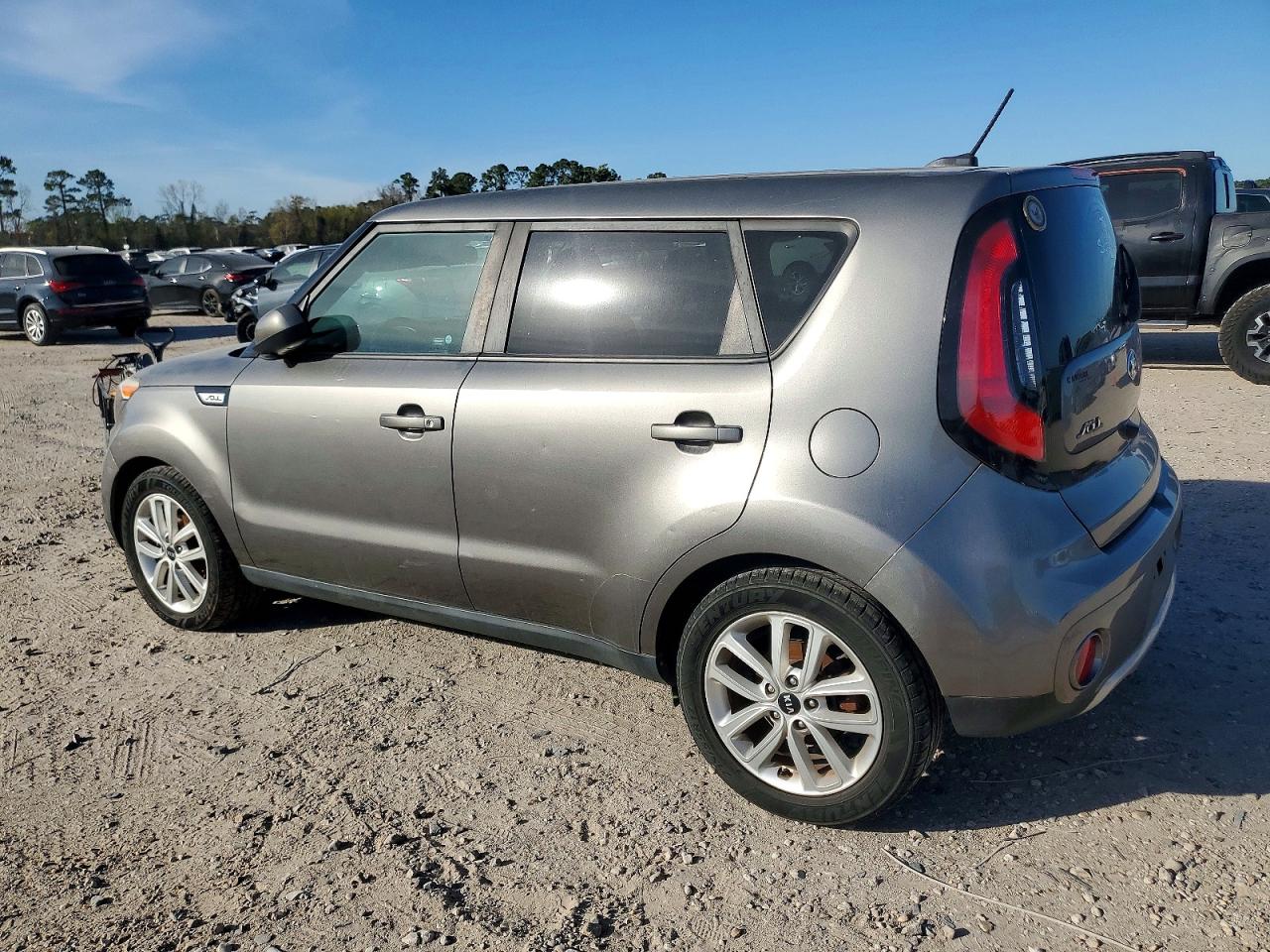 2018 KIA SOUL + photo 2