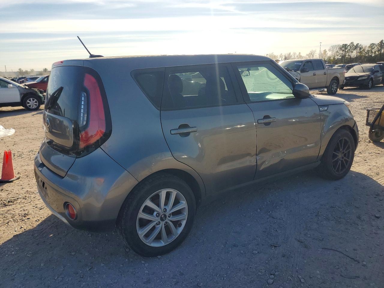 2018 KIA SOUL + photo 3