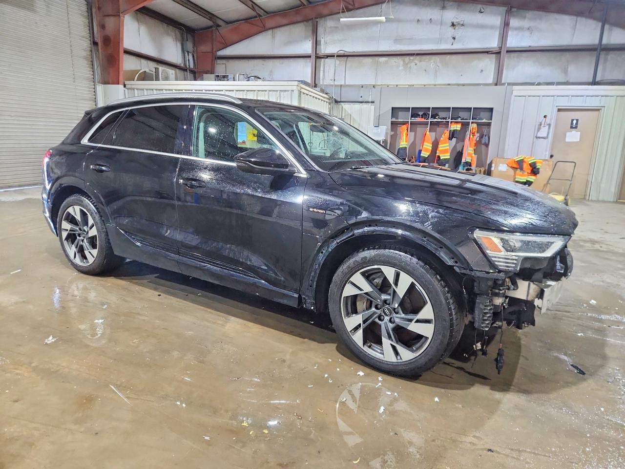 2023 AUDI E-TRON PREMIUM PLUS photo 4