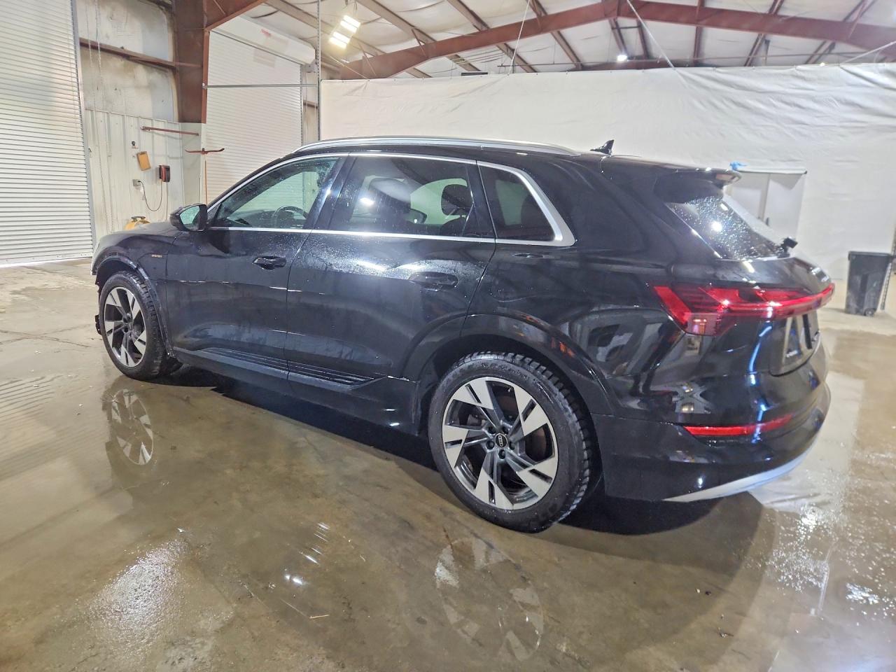 2023 AUDI E-TRON PREMIUM PLUS photo 2