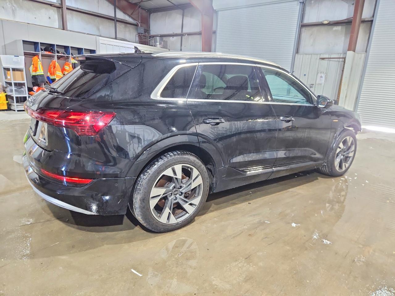 2023 AUDI E-TRON PREMIUM PLUS photo 3