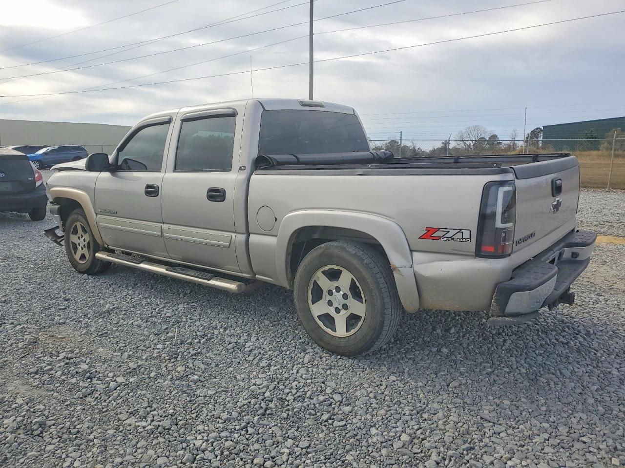 2005 CHEVROLET SILVERADO C1500 photo 2