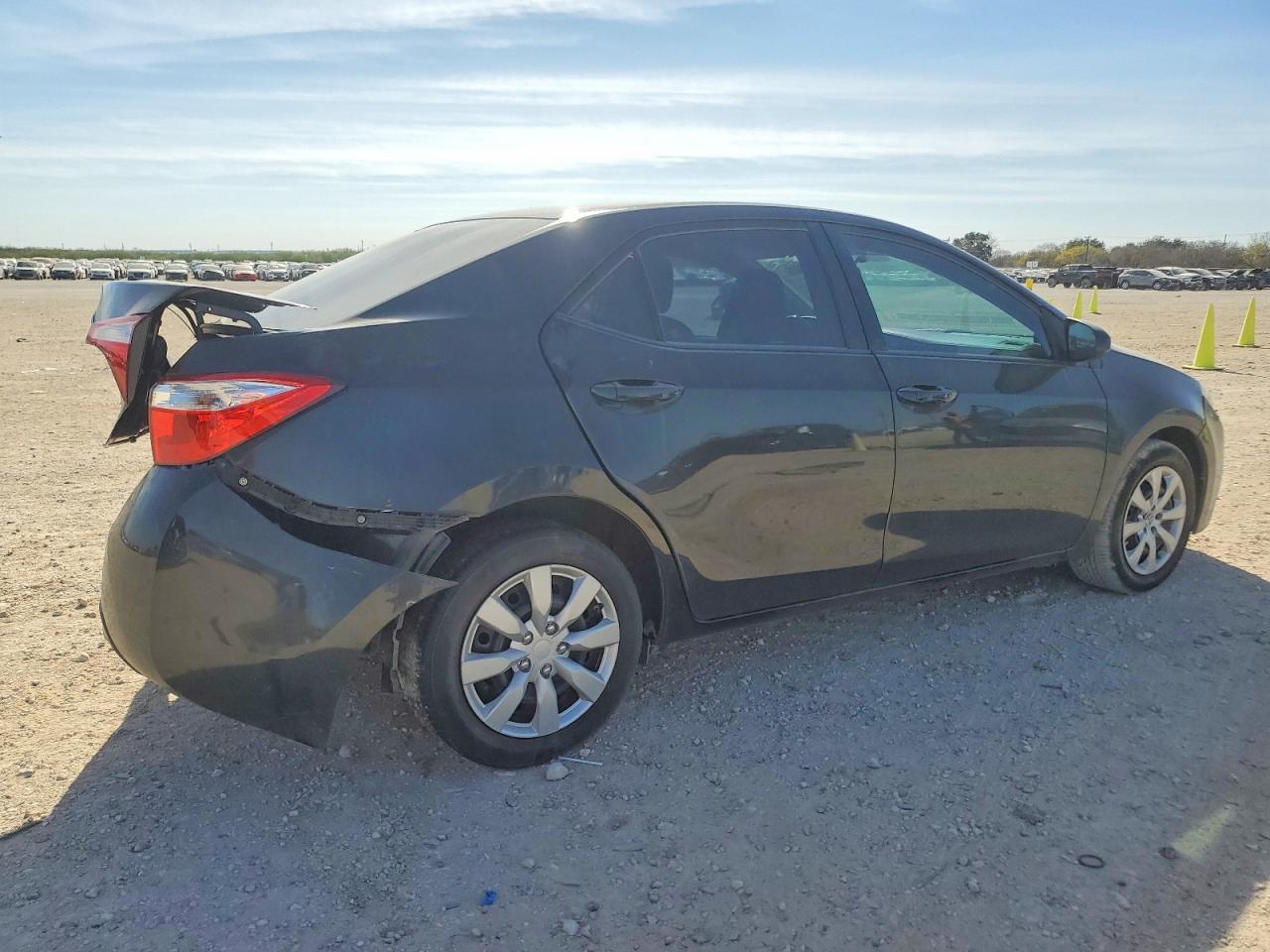2014 TOYOTA COROLLA LE photo 3