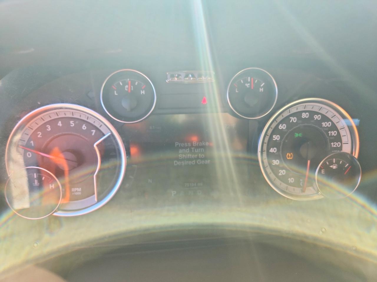 2013 RAM 1500 LARAMIE photo 9