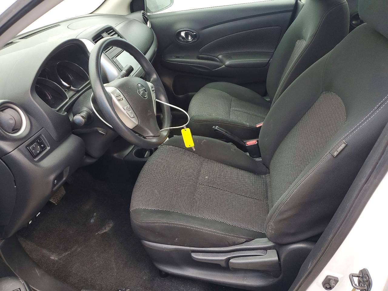 2019 NISSAN VERSA SV photo 7