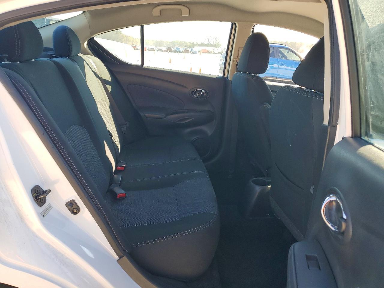 2019 NISSAN VERSA SV photo 10