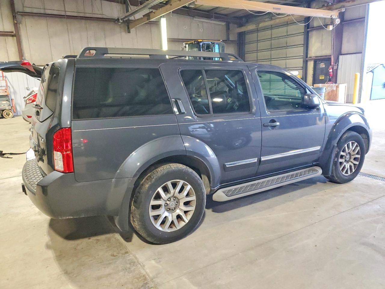 2011 NISSAN PATHFINDER S photo 5