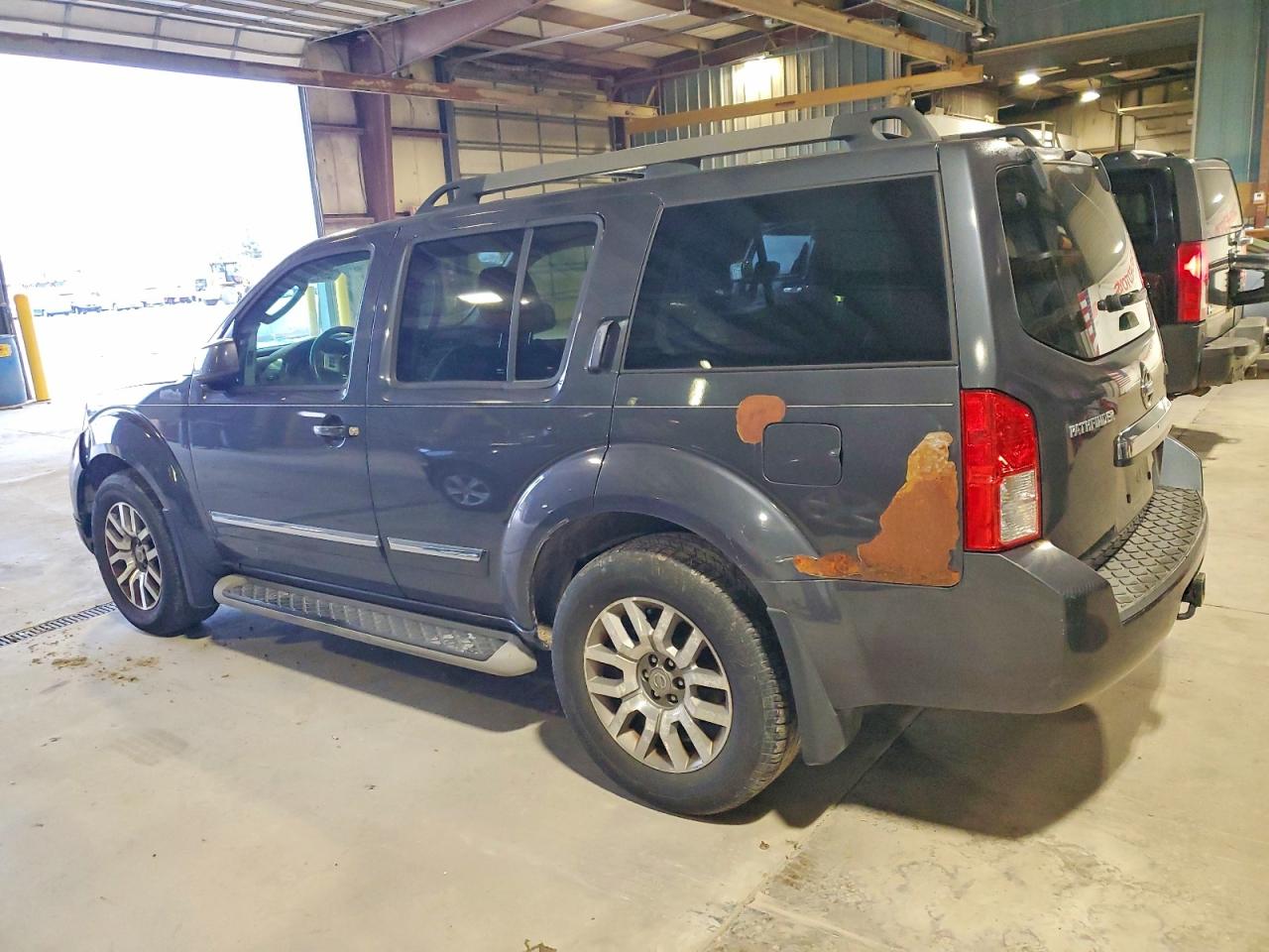 2011 NISSAN PATHFINDER S photo 3