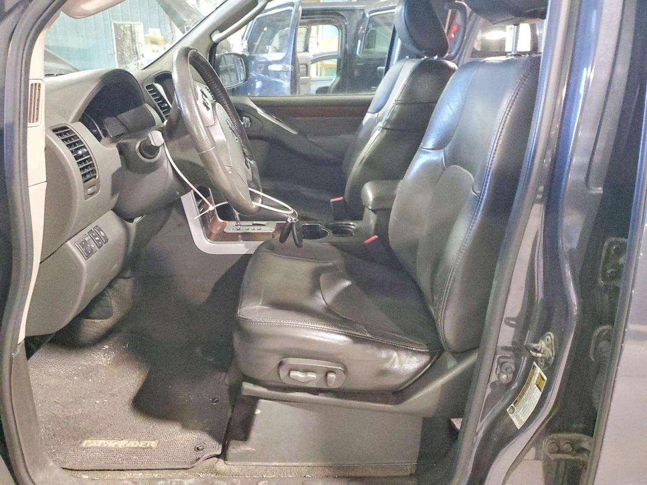 2011 NISSAN PATHFINDER S photo 13