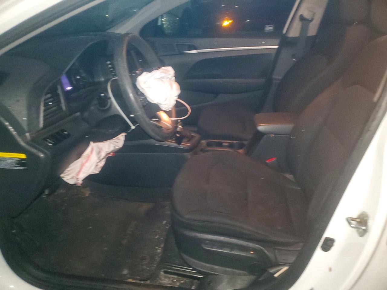 2019 HYUNDAI ELANTRA SE photo 13