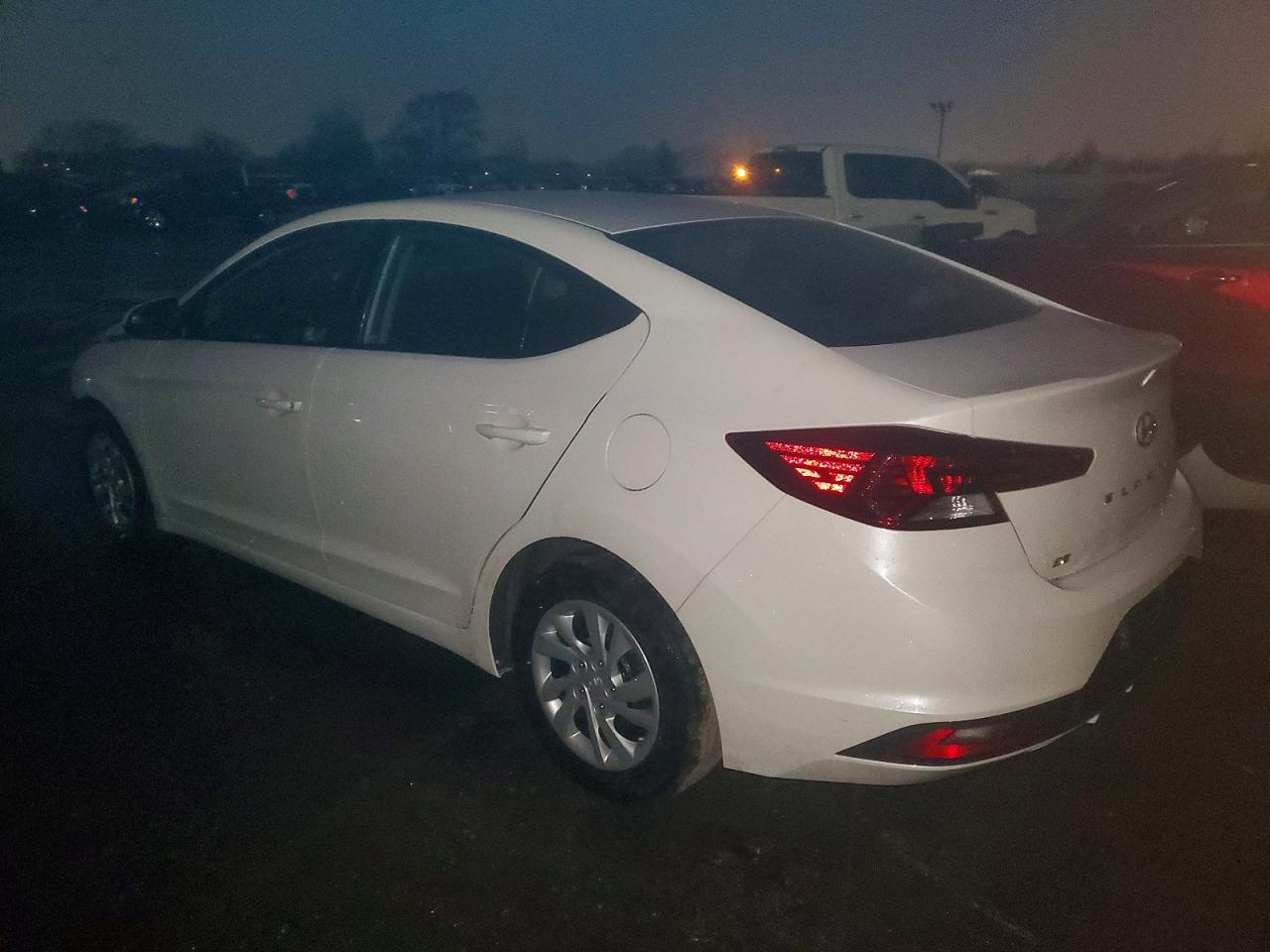 2019 HYUNDAI ELANTRA SE photo 3