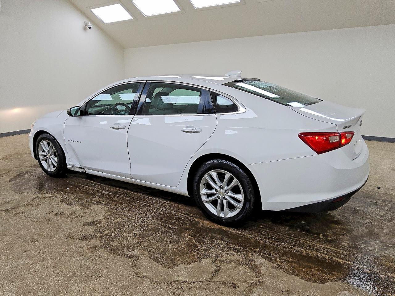 2017 CHEVROLET MALIBU LT photo 2