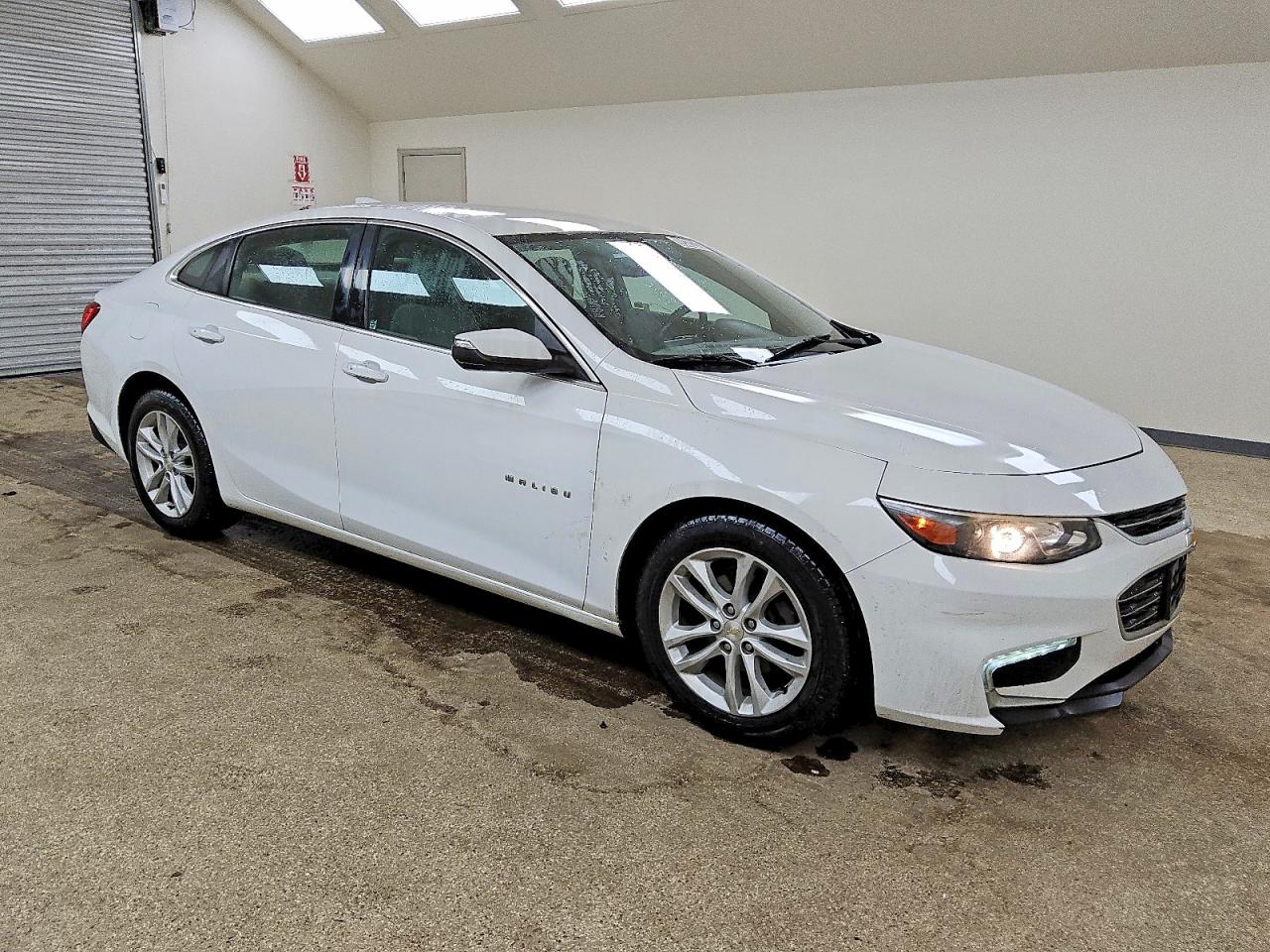 2017 CHEVROLET MALIBU LT photo 4
